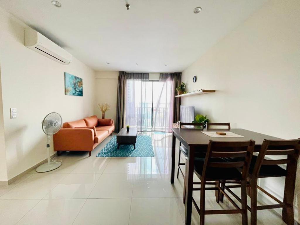 Homestay I-City Cantik, Tenang, Wifi, 4K Smart Tv, Netflix, Coway, Free Parking Shah Alam Exterior photo