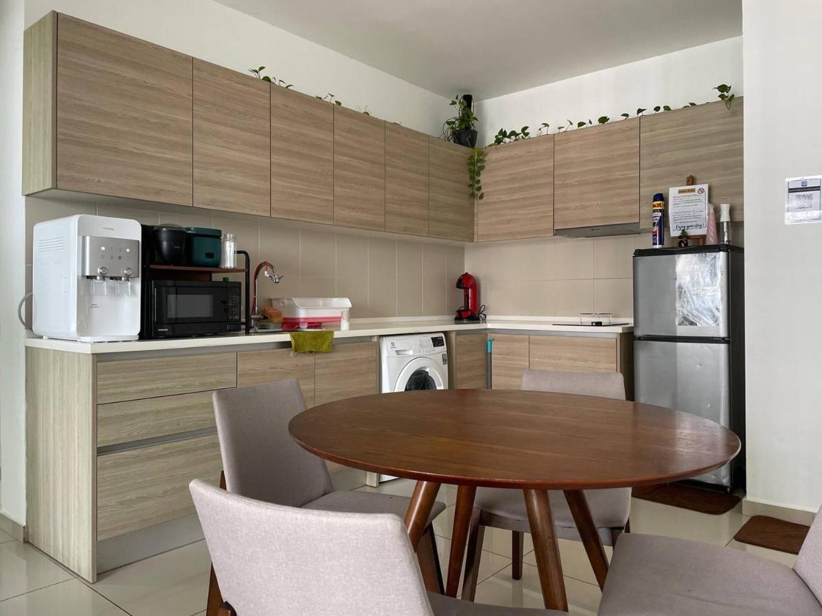 Homestay I-City Cantik, Tenang, Wifi, 4K Smart Tv, Netflix, Coway, Free Parking Shah Alam Exterior photo